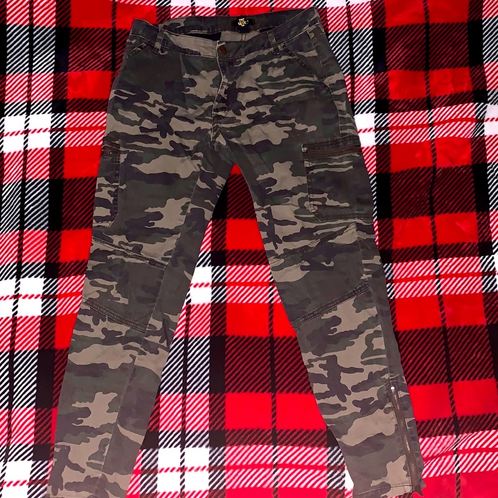 Forever 21 camouflaged pants